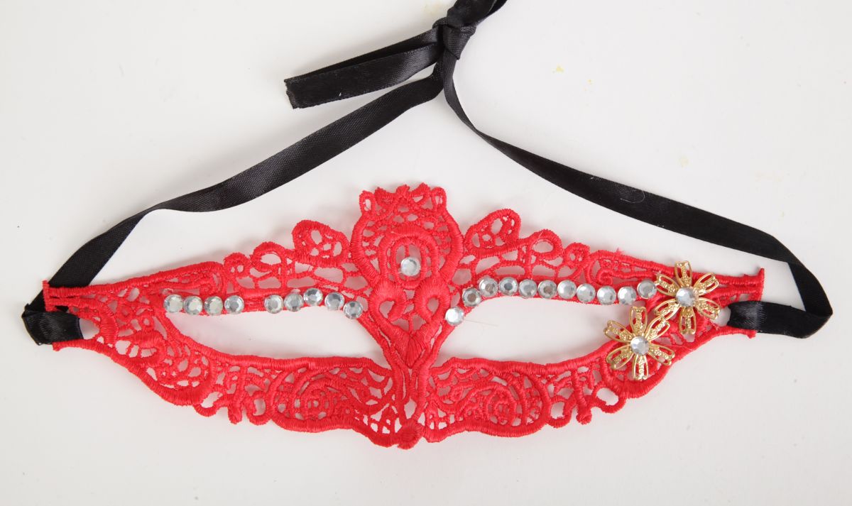 Маска  Пленительная тайна  со стразами от White Label