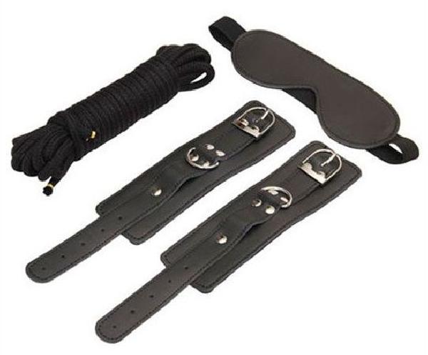 БДСМ-набор в черном цвете: закрытая маска, наручники, веревка для связывания от Eroticon