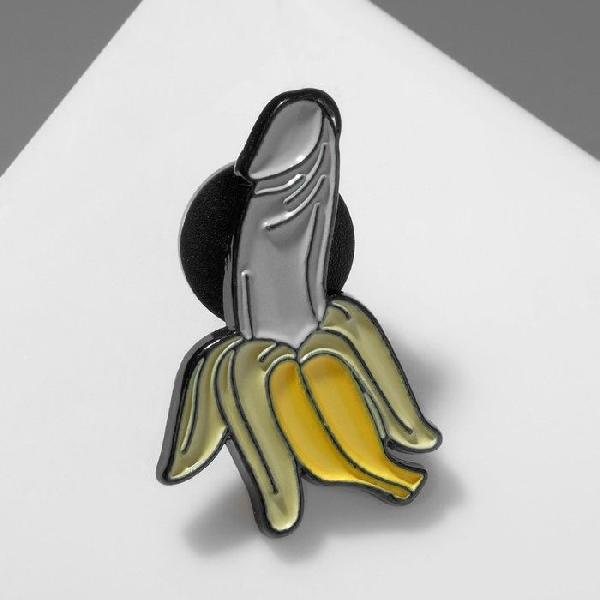 Значок с форме банана-фаллоса от Queen fair