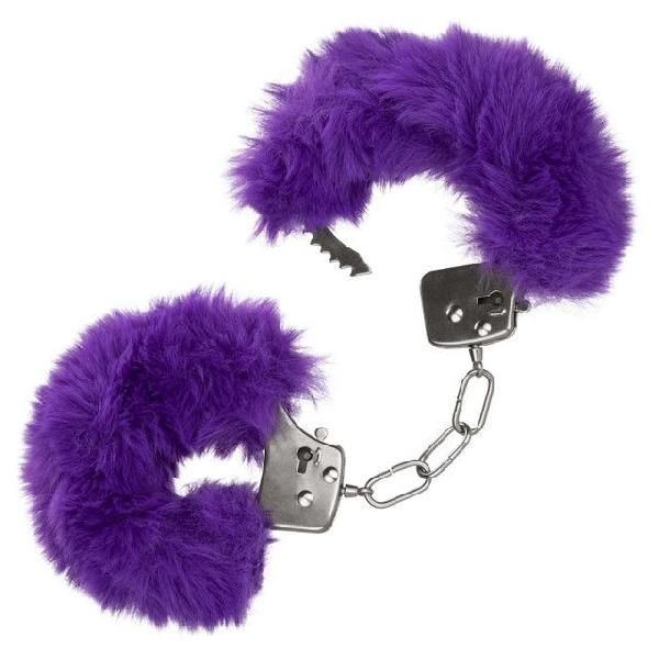Металлические наручники с фиолетовым мехом Ultra Fluffy Furry Cuffs от California Exotic Novelties