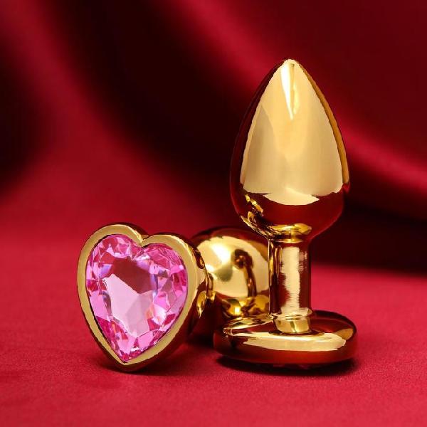 Золотистая анальная пробка с розовым кристаллом в форме сердца - 7 см. от Сима-Ленд