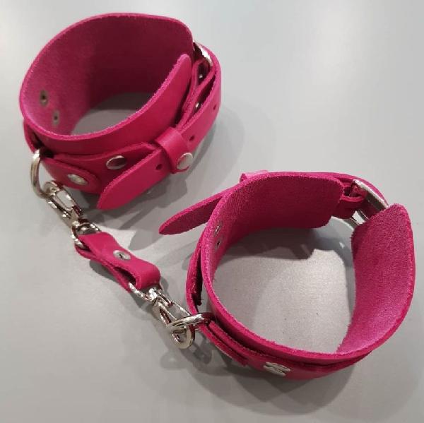 Розовые кожаные наручники от BDSM96