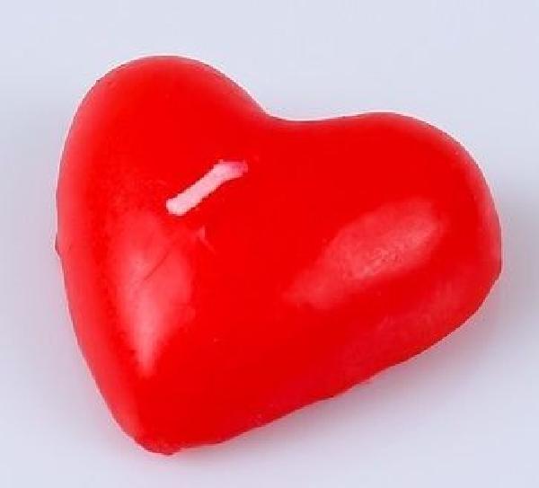 Красная свеча в форме сердца от Сима-Ленд