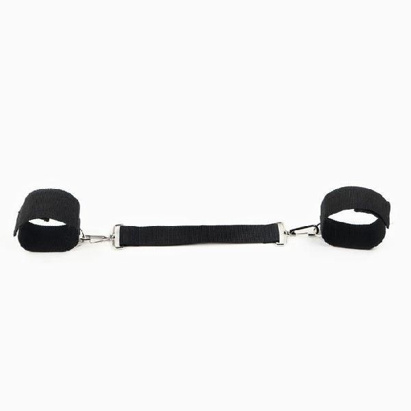 Черные наручники для фиксации со стропой от Сима-Ленд