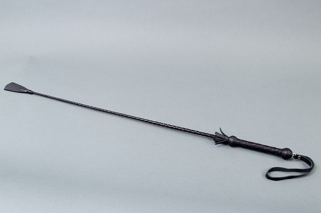 Витой короткий стек с кожаным наконечником в форме хлопушки - 70 см. от Подиум