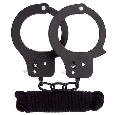 Чёрные наручники из листового металла в комплекте с веревкой BONDX METAL CUFFS LOVE ROPE SET от Dream Toys