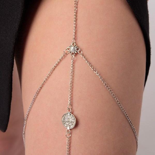 Серебристый аксессуар на бедро с оригинальным дизайном от Сима-Ленд