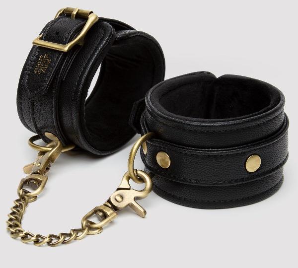 Черные оковы на ноги Bound to You Faux Leather Ankle Cuffs от Fifty Shades of Grey