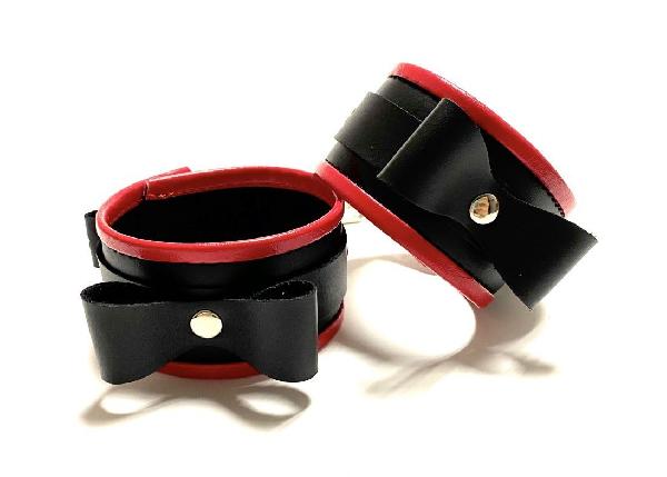 Черно-красные наручники с бантиками из эко-кожи от БДСМ Арсенал