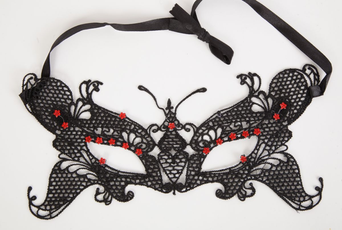 Роскошная кружевная маска с алыми бусинами-цветочками от White Label