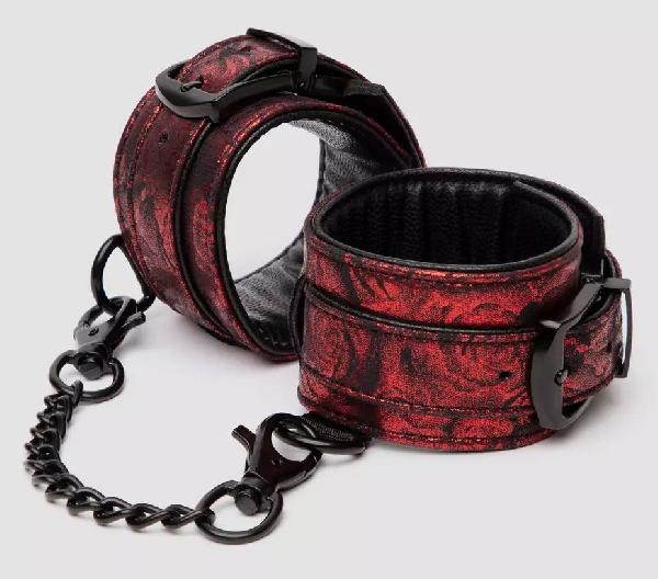 Красно-черные наручники Reversible Faux Leather Wrist Cuffs от Fifty Shades of Grey