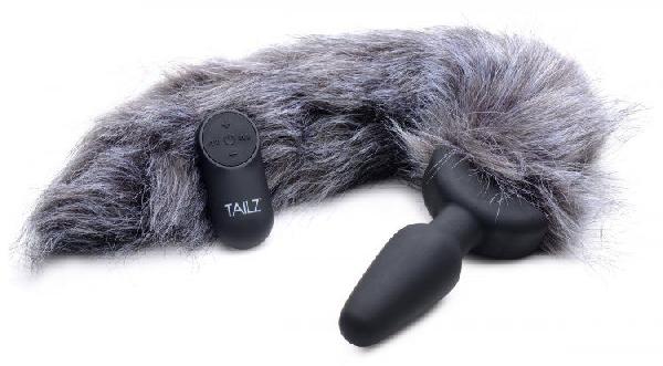 Черная анальная вибропробка с серым лисьим хвостом Grey Fox Tail Vibrating Anal Plug от XR Brands