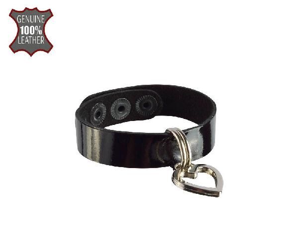 Черный браслет из лаковой кожи с сердечком-подвеской от Sitabella