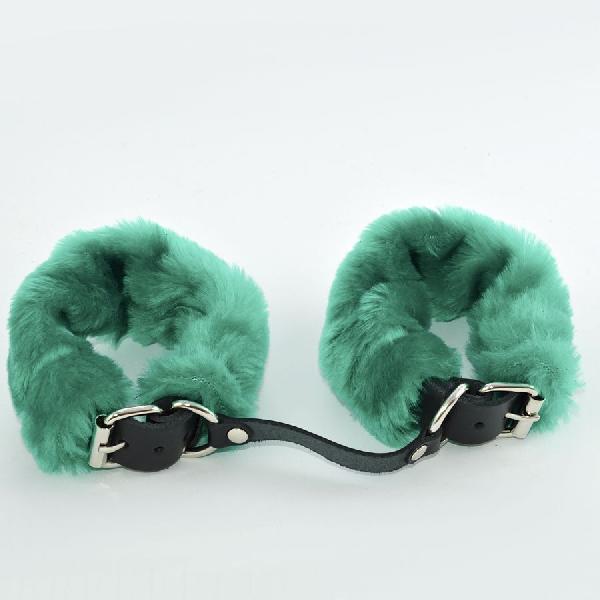 Черные кожаные наручники со съемной зеленой опушкой от Sitabella