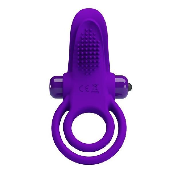Фиолетовое силиконовое эрекционное кольцо с вибрацией и подхватом мошонки от Baile