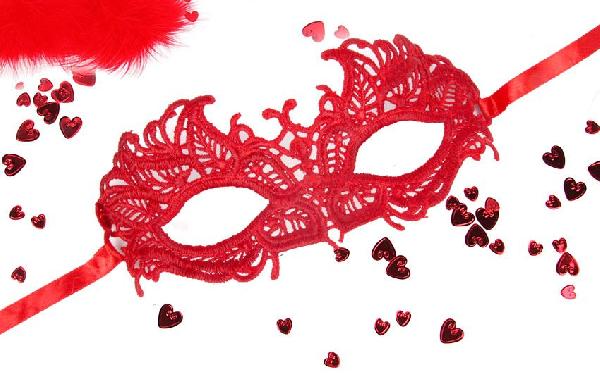 Красная ажурная текстильная маска  Андреа  от Bior toys
