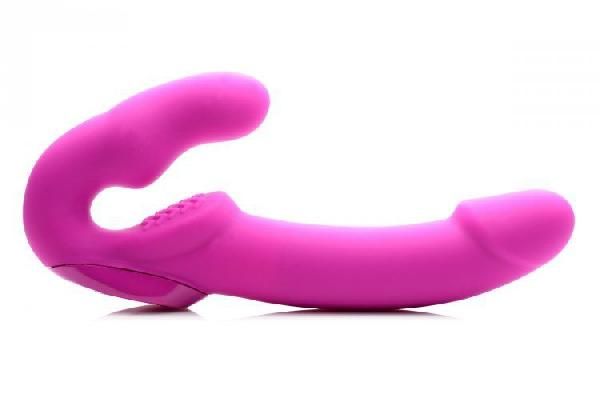 Розовый безремневой страпон с вибрацией Evoke Rechargeable Vibrating Strap On - 24,7 см. от XR Brands
