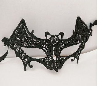 Кружевная маска в форме летучей мыши от White Label