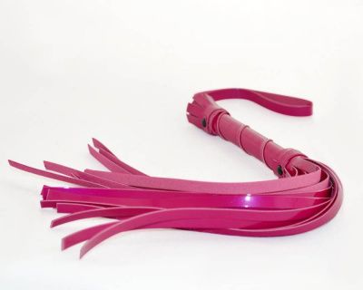 Розовая лаковая плеть из искусственной кожи - 40 см. от Sitabella