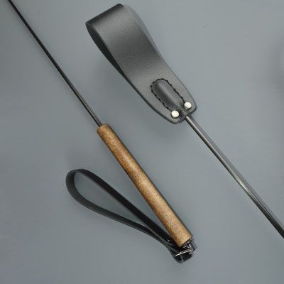 Черный кожаный стек с деревянной рукоятью - 69 см. от Sitabella