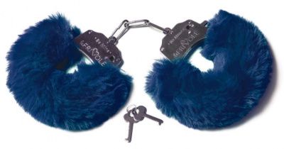 Шикарные темно-синие меховые наручники с ключиками от Le Frivole