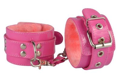 Яркие наручники из искусственной лаковой кожи розового цвета от Sitabella