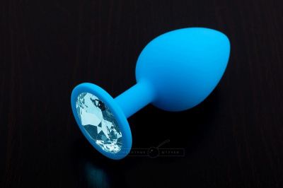 Большая голубая силиконовая пробка с голубым кристаллом - 9 см. от Пикантные штучки