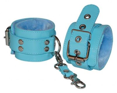 Голубые лаковые наручники с меховой отделкой от Sitabella
