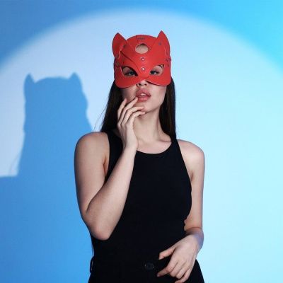 Оригинальная красная маска «Кошка» с ушками от Сима-Ленд