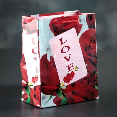 Подарочный пакет  Love  с розами - 15 х 12 см. от Сима-Ленд