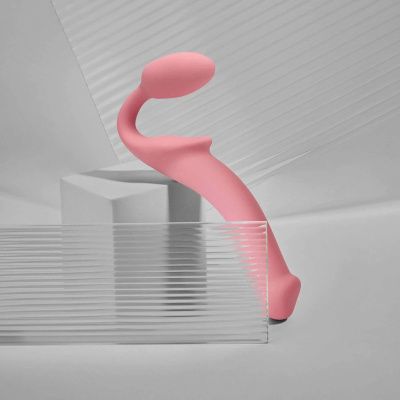 Розовый безремневой страпон Strap-on-me Semi-Realistic Bendable Strap-On size L от Strap-on-me