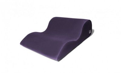 Фиолетовая большая подушка для любви Liberator Hipster с чехлом из вельвета от Liberator