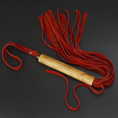 Красная велюровая плеть с деревянной рукоятью - 44 см. от Sitabella