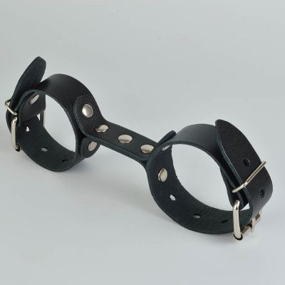 Черные кожаные наручники-фиксатор от Sitabella
